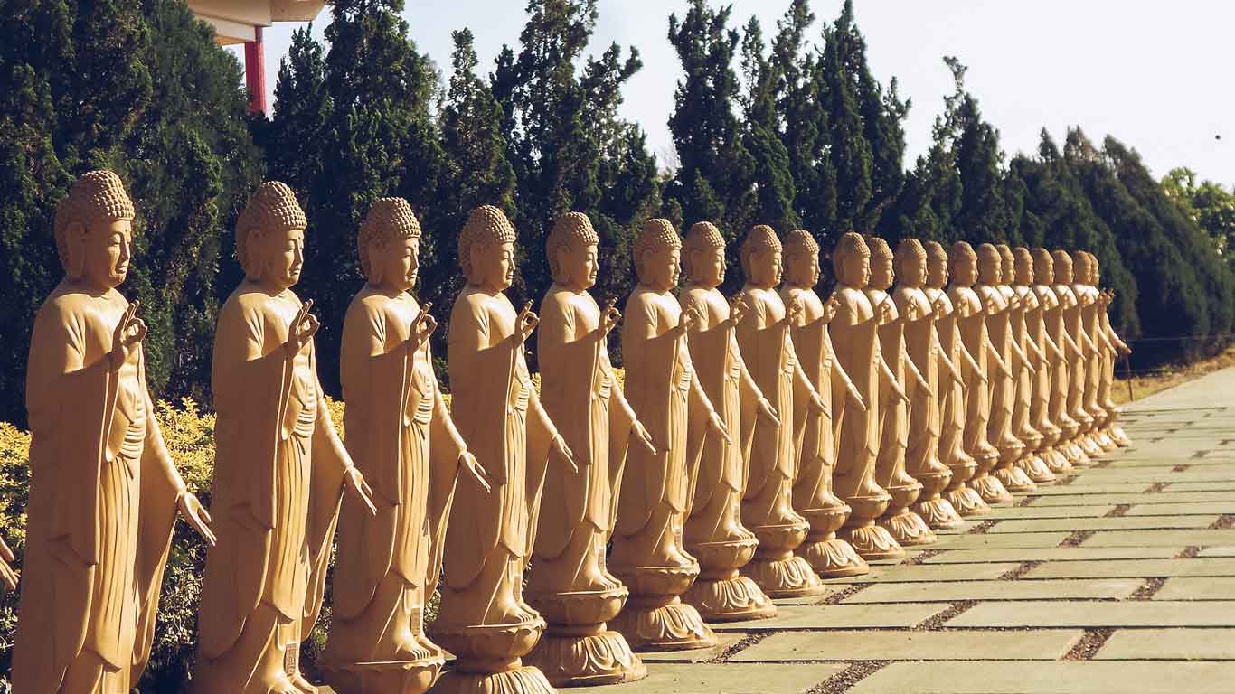 View of the Buddha statues lined up at the Chen Tien Buddhist Temple in Foz do Iguaçu.