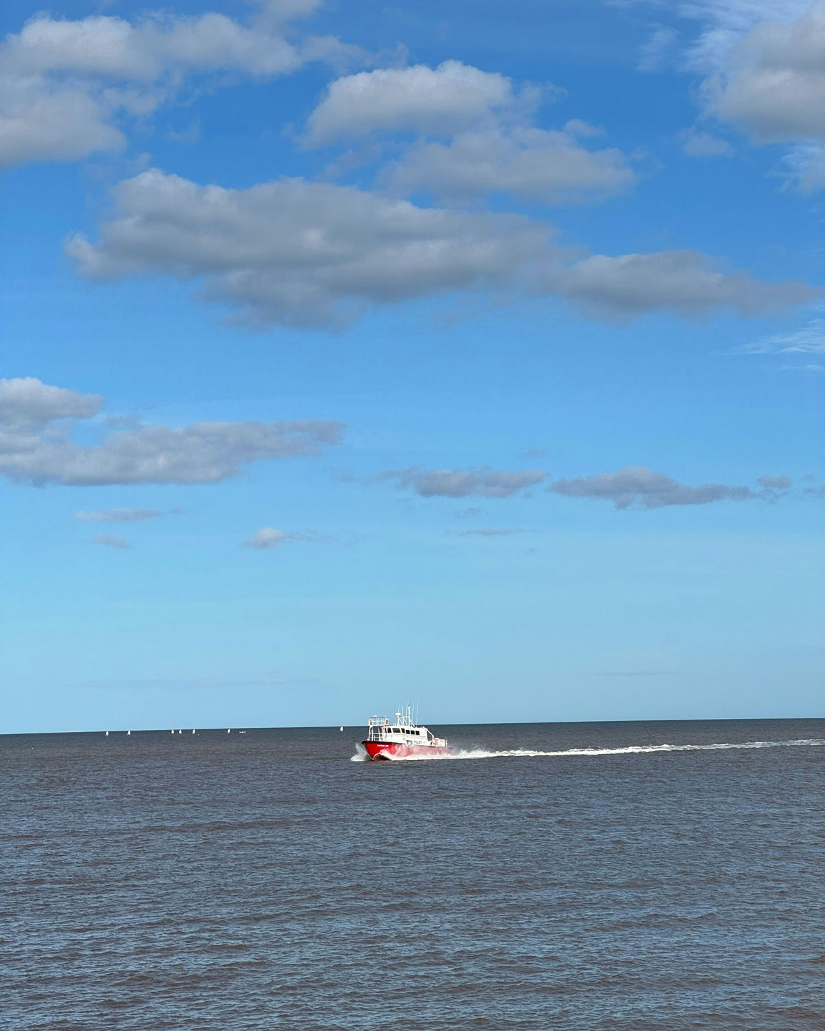 Image of the Río de la Plata, bordering the Punta Carretas neighborhood in Montevideo, with a few boats sailing on a sunny day. This neighborhood is our special recommendation for where to stay in Montevideo.